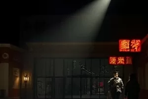 南风知我意封面，海边旧车站与随风摆动的窗帘